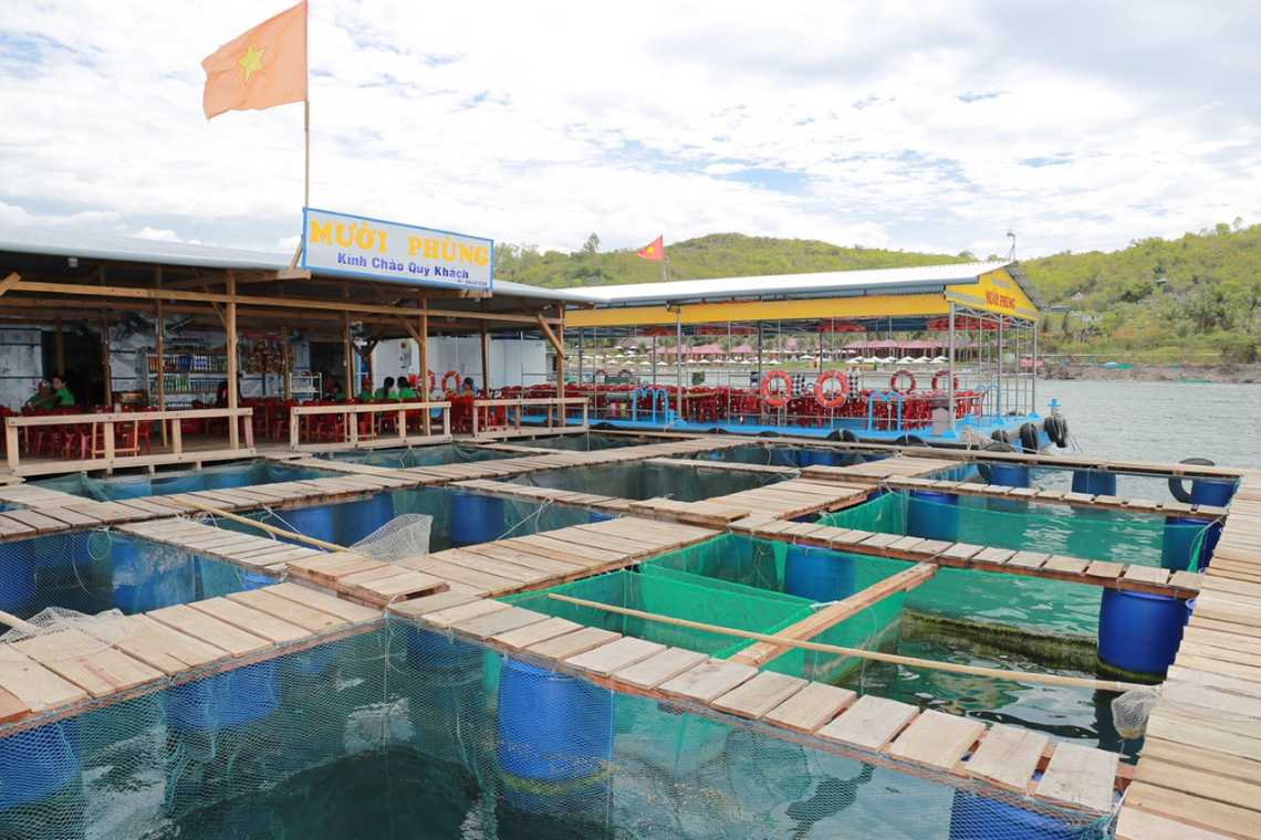 Nhà hàng bè nổi Nha Trang – Trải nghiệm ẩm thực trên biển độc đáo có 1-0-2 7